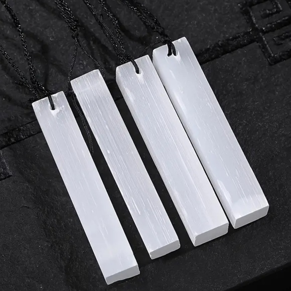 Simple Selenite necklace - Picture 4 of 8